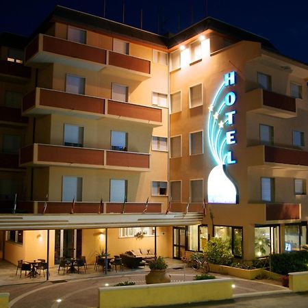 Hotel Il Delfino San Vincenzo Luaran gambar