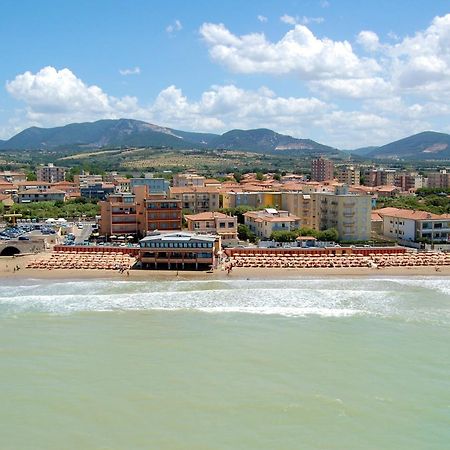 Hotel Il Delfino San Vincenzo Luaran gambar