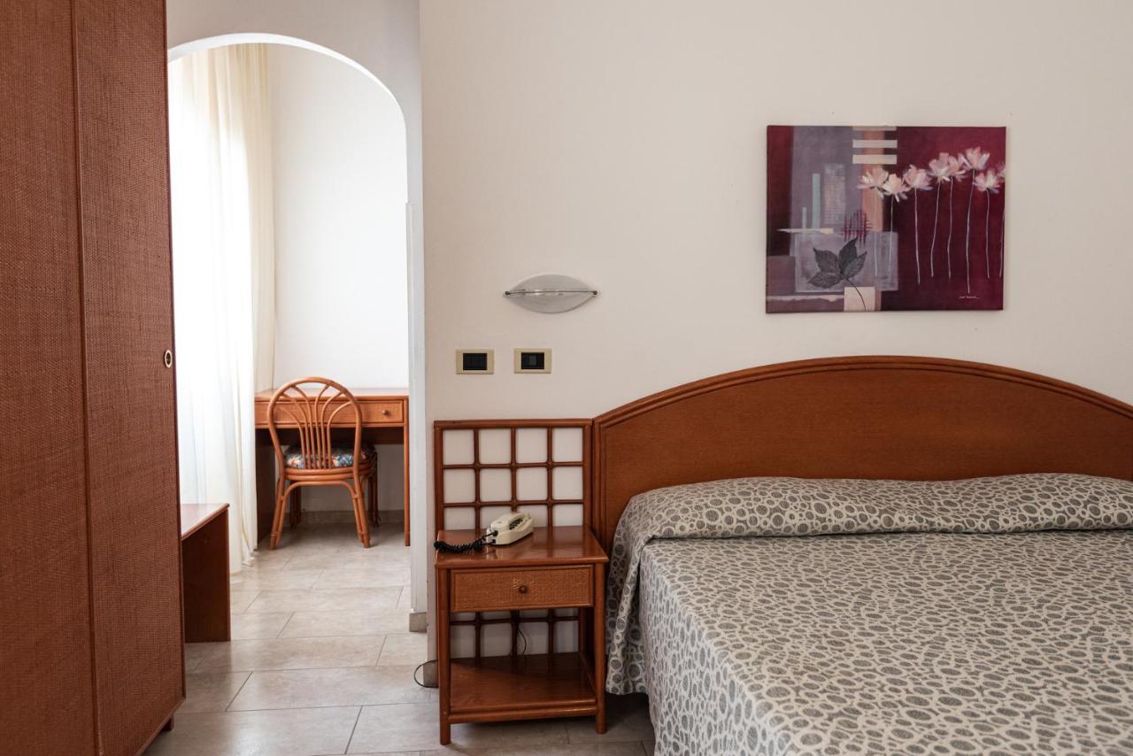 Hotel Il Delfino San Vincenzo Luaran gambar