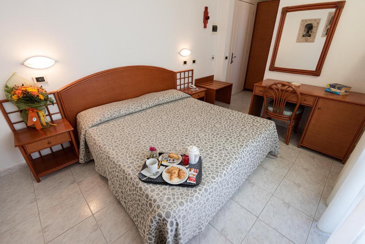 Hotel Il Delfino San Vincenzo Luaran gambar
