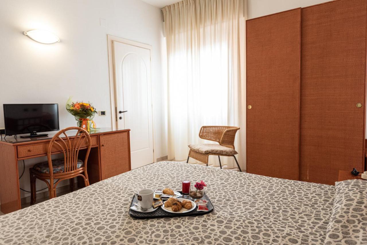 Hotel Il Delfino San Vincenzo Luaran gambar