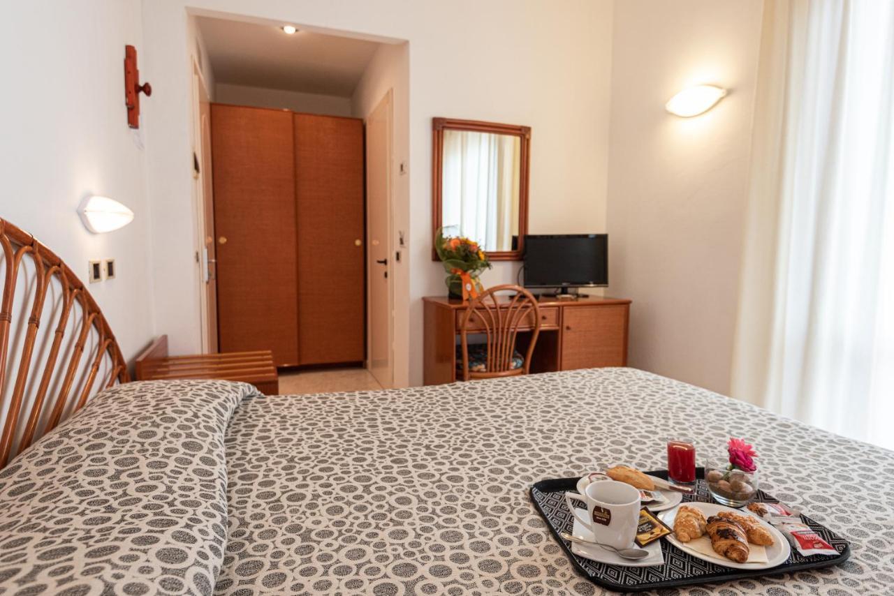 Hotel Il Delfino San Vincenzo Luaran gambar