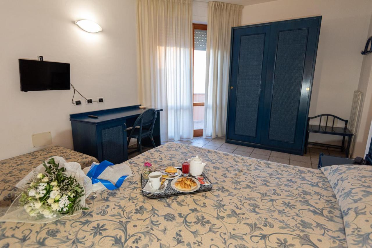 Hotel Il Delfino San Vincenzo Luaran gambar