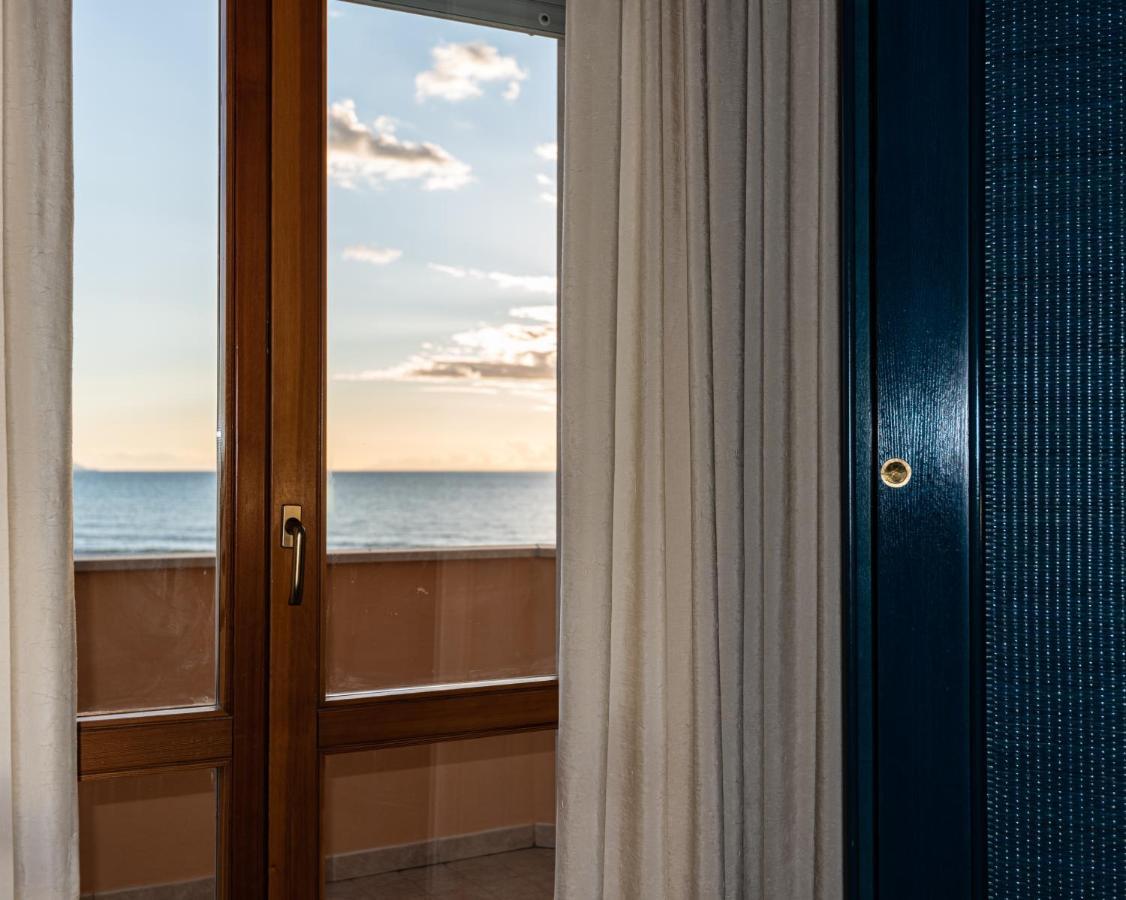 Hotel Il Delfino San Vincenzo Luaran gambar