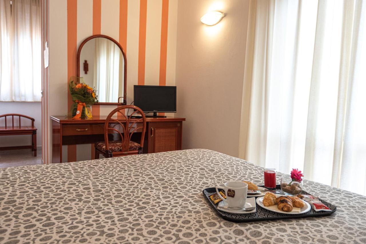 Hotel Il Delfino San Vincenzo Luaran gambar