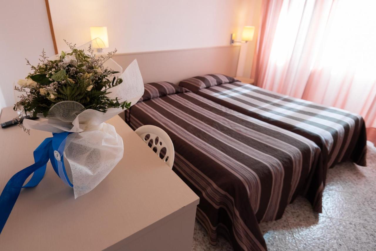 Hotel Il Delfino San Vincenzo Luaran gambar