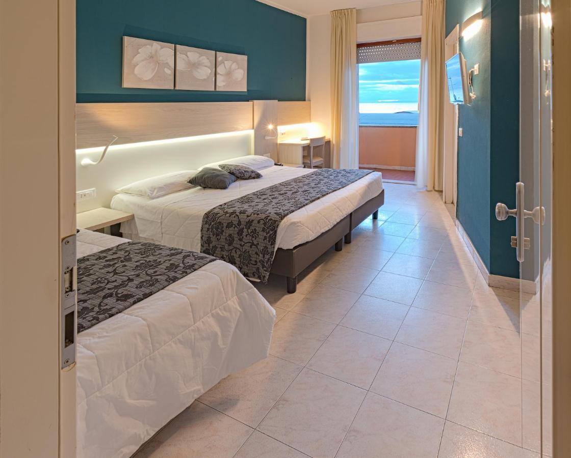 Hotel Il Delfino San Vincenzo Luaran gambar