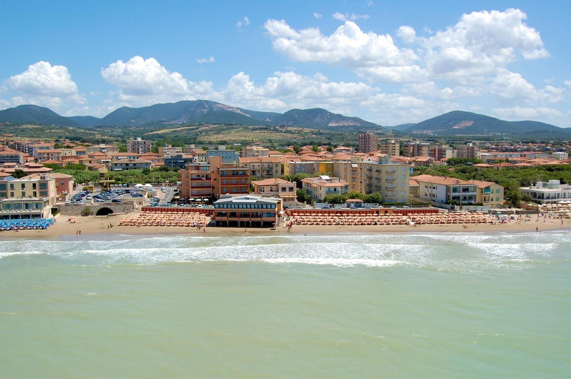 Hotel Il Delfino San Vincenzo Luaran gambar