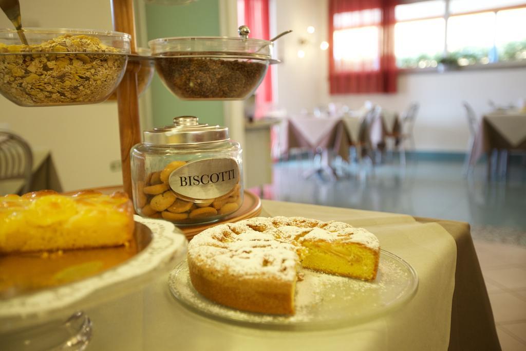 Hotel Il Delfino San Vincenzo Luaran gambar