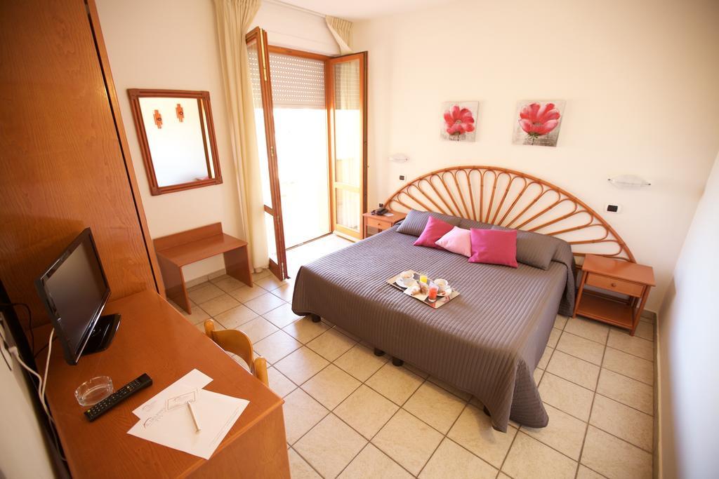 Hotel Il Delfino San Vincenzo Luaran gambar