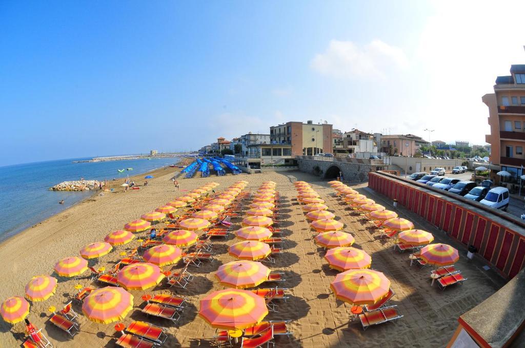 Hotel Il Delfino San Vincenzo Luaran gambar