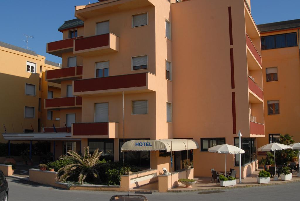 Hotel Il Delfino San Vincenzo Luaran gambar