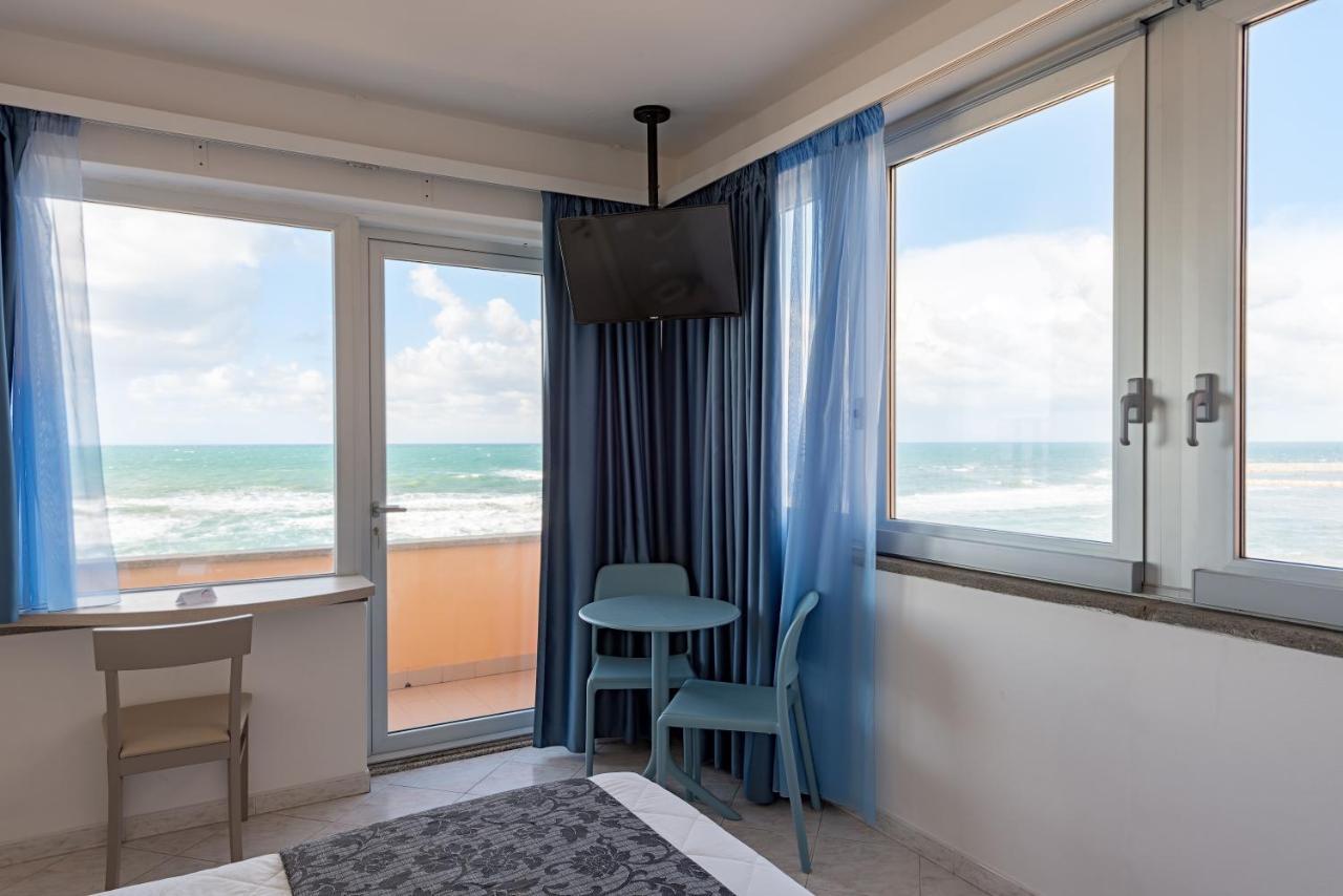 Hotel Il Delfino San Vincenzo Luaran gambar